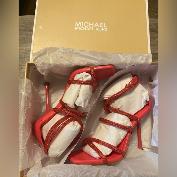 NEW- MICHAEL MICHAEL KORS
Imani Embellished Scuba Faux Leather Sandal. Size 8.5. - Picture 5 of 6